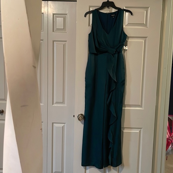 Perfect for Xmas! Green Kensie jumpsuit! - Picture 9 of 11